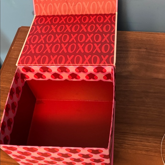 Valentine's Day Heart Box - Picture 5 of 6